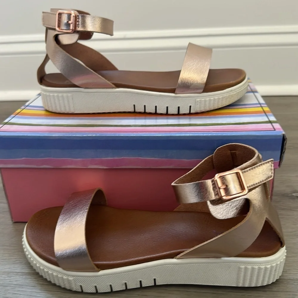 MIA KIDS Girls Champagne Gold Sz 4